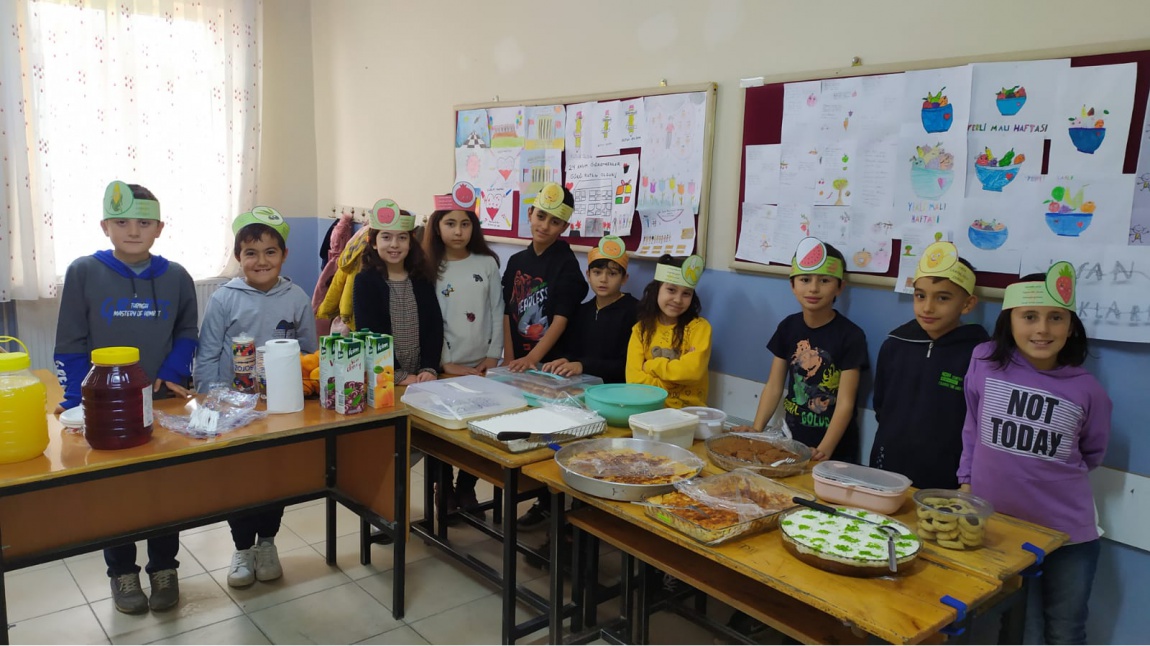 4.Sınıf Öğrencilerimiz Tutum, Yatırım ve Türk Malları Haftasını Kutladı.