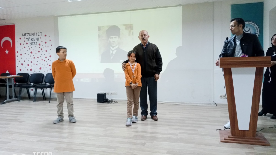 10 Kasım Atatürk Haftası Konulu Şiir Yarışmasında Dereceye Giren Öğrencilerimiz Ödüllendirildi.
